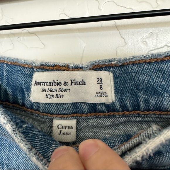 Abercrombie &Fitch High Rise Mom Shorts - Picture 4 of 4